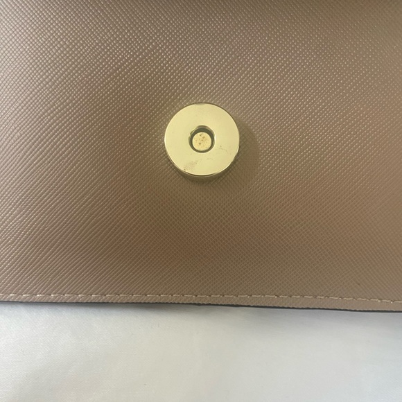 BNWOT callitspring beige and gold bow clutch/wallet - Picture 3 of 7